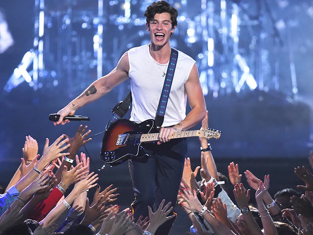 Shawn Mendes faz show para amigos em São Paulo