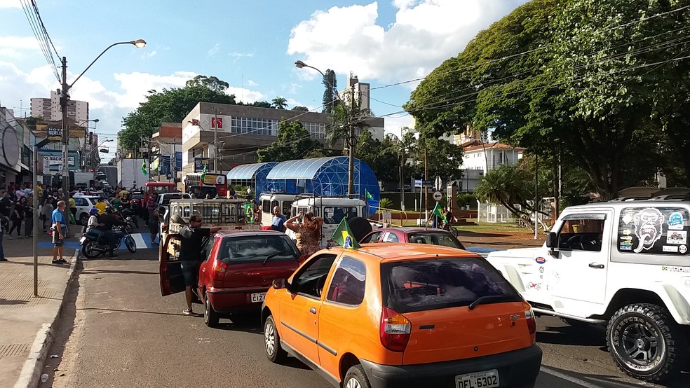 Carreata em São Carlos em apoio à greve dos caminhoneiros  teve a participação de 200 pessoas  (Foto: A CidadeON/São Carlos)