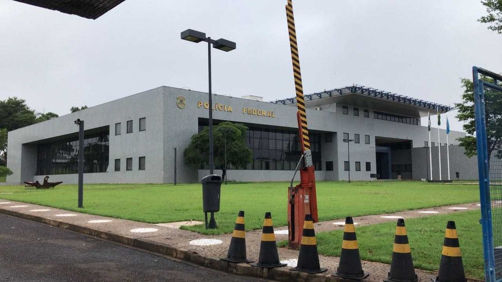 Polícia Federal de Foz do Iguaçu cumpre ainda 12 mandados de busca e apreensão (Foto: Marcos Landim/RPC)