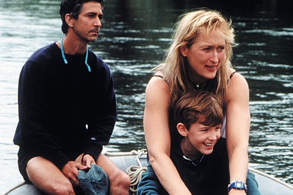 David Strathairn e Meryl Streep em cena de O Rio Selvagem (1994) (Foto: Reprodução)
