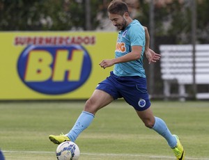 Com dois artilheiros no time, É. Ribeiro espera seguir servindo como garçom