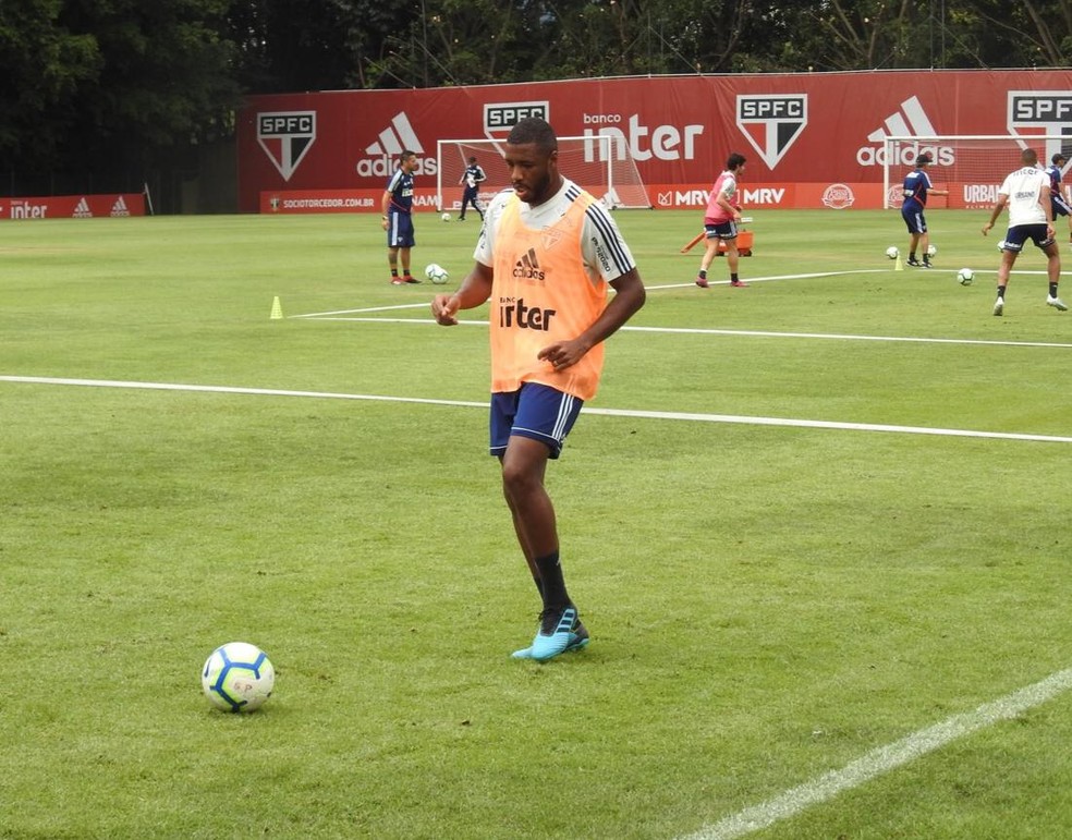 Jucilei no treino do São Paulo desta terça-feira — Foto: Marcelo Hazan