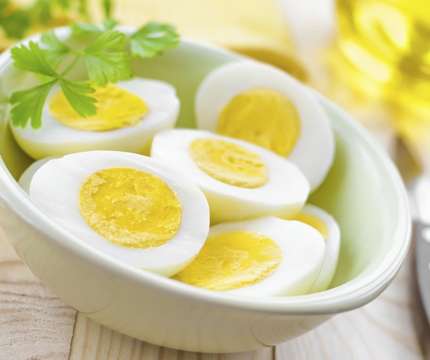 Ovos cozidos entram em preparo do lanche (Foto: Thinkstock)