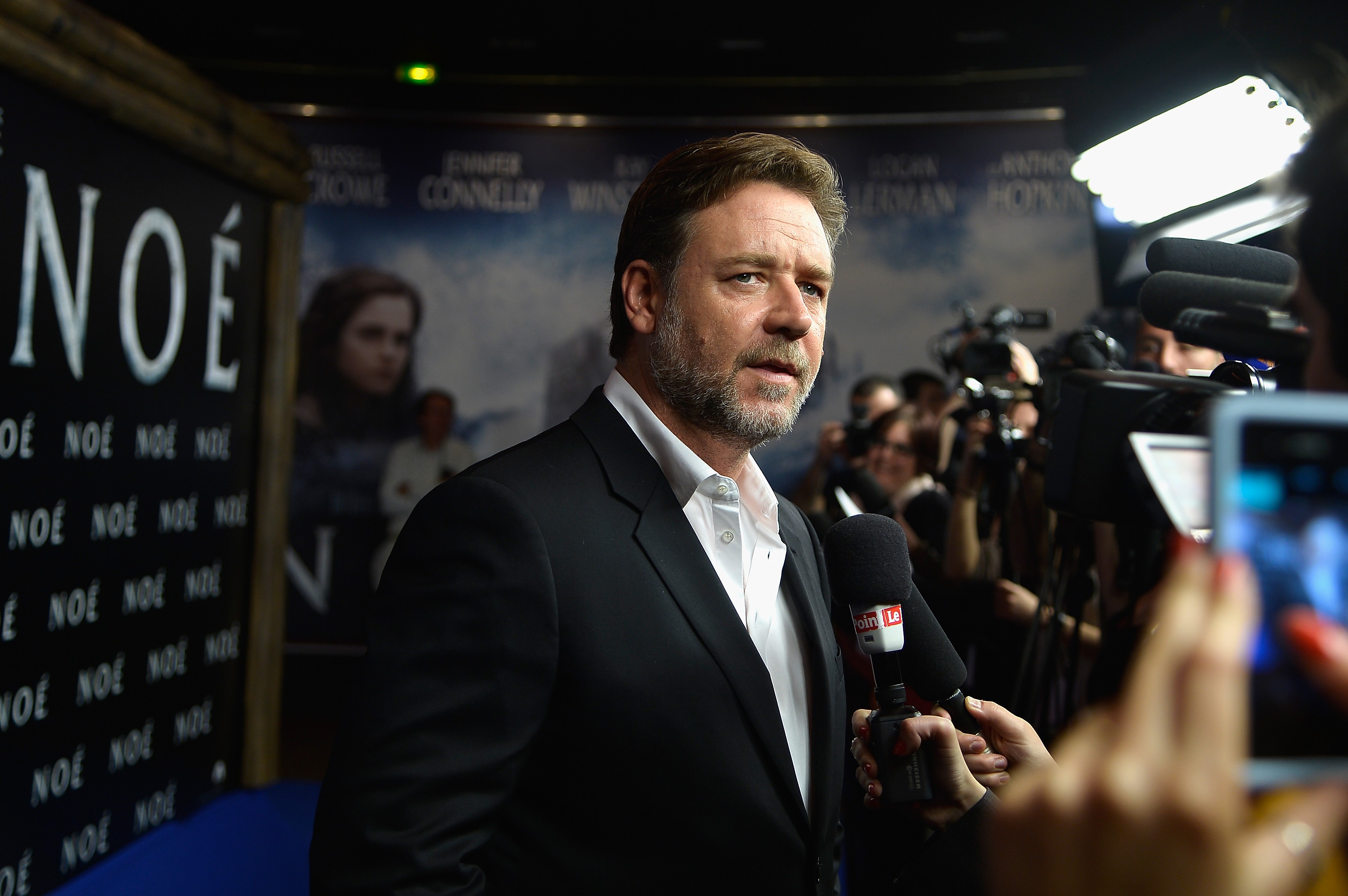Russell Crowe deslocou um ombro no set de ‘A Luta Pela Esperança’ e atrasou a produção em um mês, após passar por cirurgia e fisioterapia. (Foto: Getty Images)