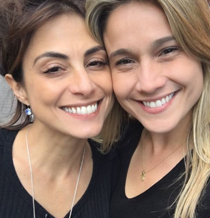 Fernanda Gentil recebe visita da família e da namorada na ...