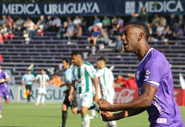 Grêmio estuda reavaliar Gonzalo Carneiro, centroavante de rival no Uruguai