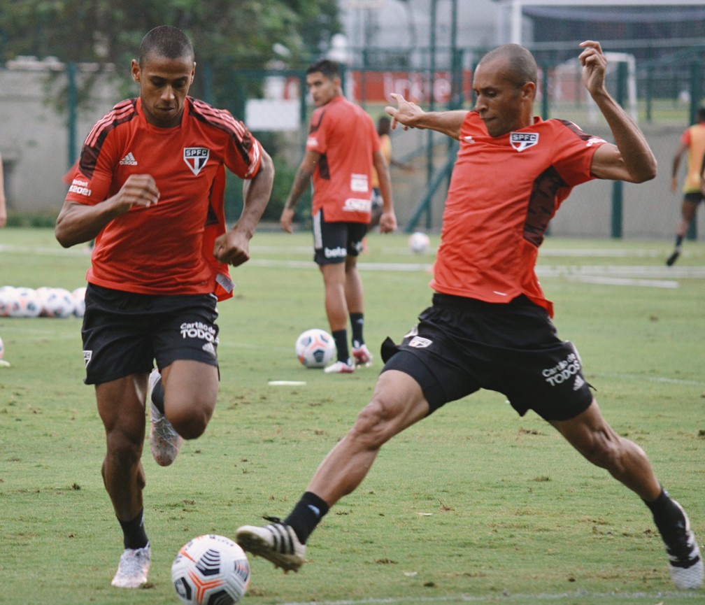 Bruno Alves e Miranda em treino do São Paulo — Foto: Divulgação