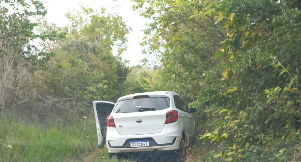 Carro utilizado em tentativa de assalto a ótica é localizado em Parnamirim — Foto: Cedida