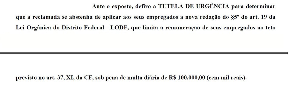 Trecho da decisão da Justiça que suspendeu teto salarial de R$ 30,4 mil para funcionários da Caesb (Foto: Reprodução)