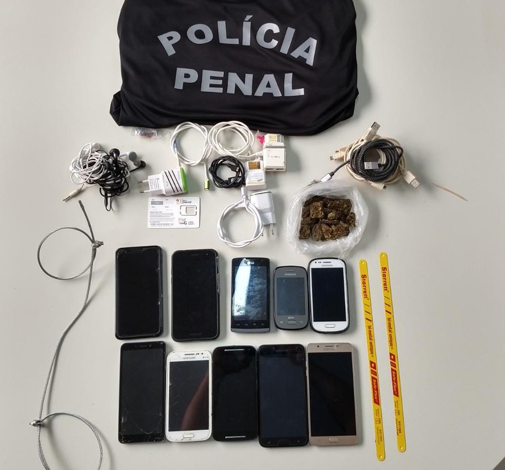 Objetos apreendidos na cadeia pública de Ponta Grossa — Foto: Depen/Divulgação