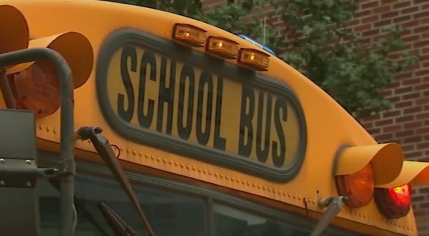 Empresa de ônibus escolar deixa criança em local errado (Foto: Reprodução abc7ny)