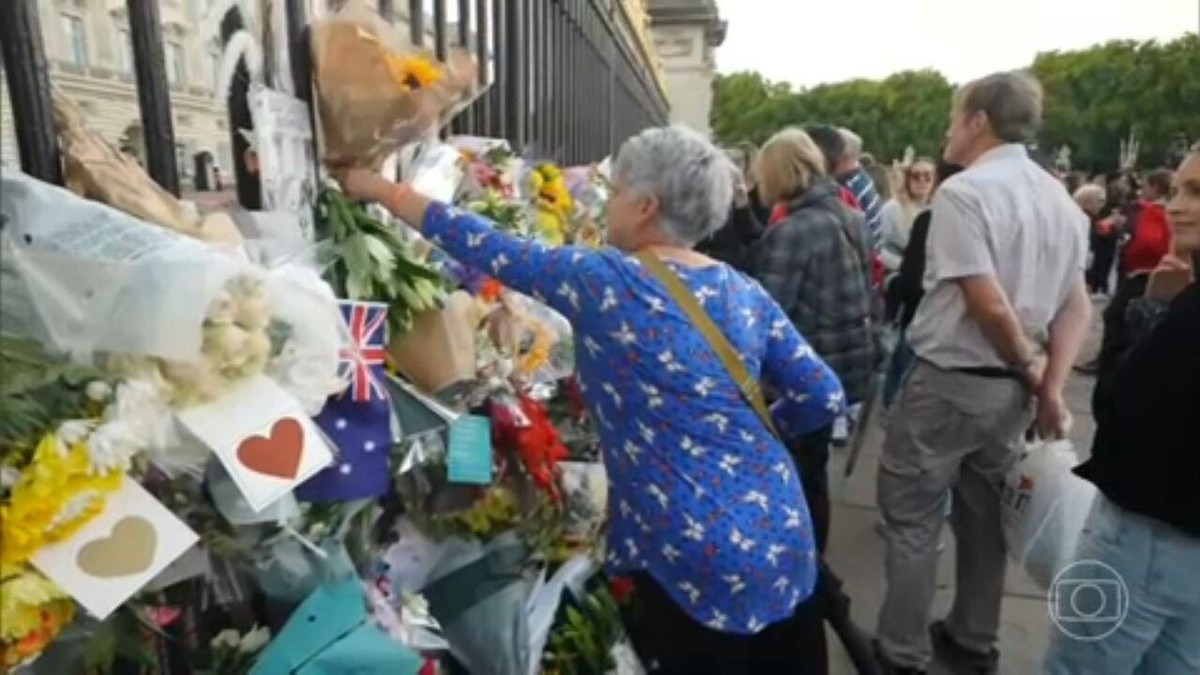 Les Britanniques descendent dans la rue avec un nouvel hommage à Elizabeth II |  Revue nationale