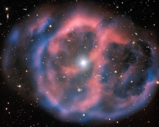 Nebulosa formada por restos de uma estrela gigante em torno de uma estrela sub-anã quente (Foto:  EUROPEAN SOUTHERN OBSERVATORY)