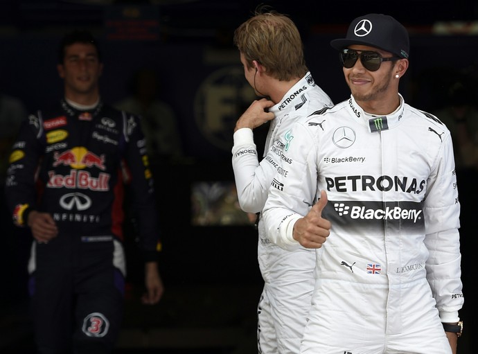 Lewis Hamilton, Nico Rosberg e Daniel Ricciardo após o treino classificatório para o GP da Espanha (Foto: AFP)