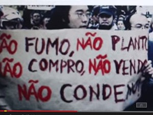 Vídeo que questiona prisões durante atos contra a Copa viralizou na net (Foto: Reprodução/YouTube)