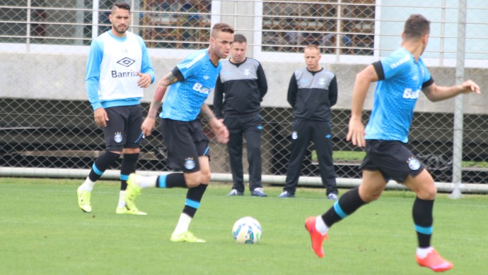 Luan volta a treinar, e Roger começa a esboçar equipe que enfrenta o Vasco
