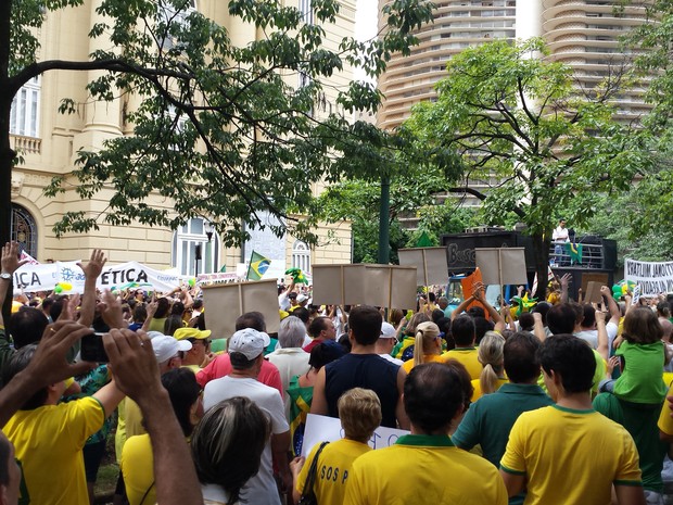 Milhares fazem protesto contra a presidente Dilma e o PT em Belo Horizonte (Foto: Humberto Trajano/G1)