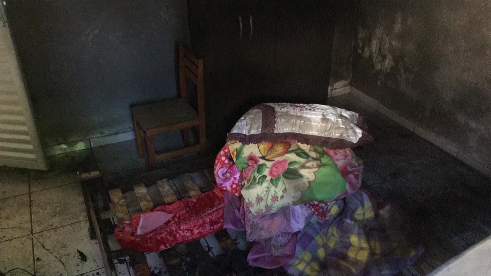Idoso morreu vítima de incêndio em residência em Dracena, nesta quarta-feira (16) — Foto: Carlos Volpi/TV Fronteira