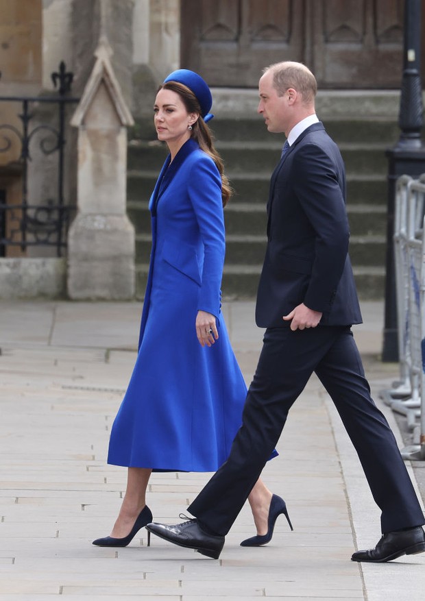 LONDON, ENGLAND - MARCH 14: Catherine, Duchess of Cambridge and Prince William, Duke of Cambridge arrive at Westminster Abbey on March 14, 2022 in London, England. (Photo by Neil Mockford/GC Images) (Foto: GC Images)