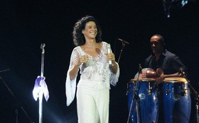 Simone faz show na Barão da Gamboa