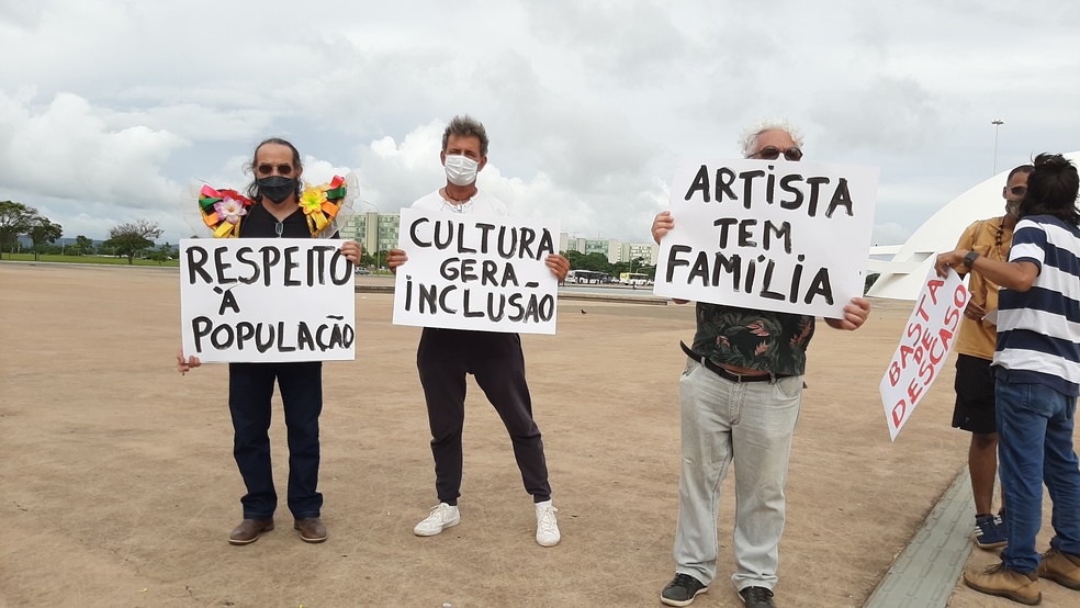 Artistas e produtores culturais protestam pela distribuição de recursos da Lei Aldir Blanc no DF — Foto: Arquivo pessoal 
