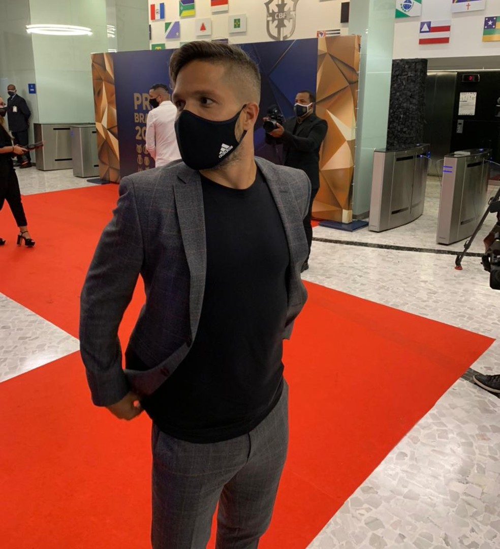 Diego, do Flamengo, no Prêmio do Brasileirão — Foto: Tébaro Schmidt