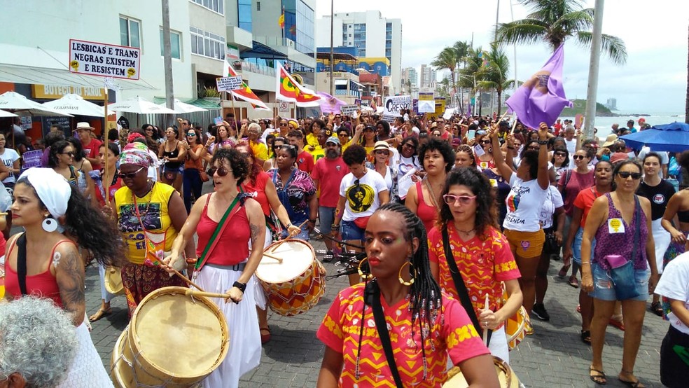 Grupo se reuniu em caminhada na Bahia para celebrar Dia Internacional da Mulher — Foto: Jefté Rodrigues/TV Bahia