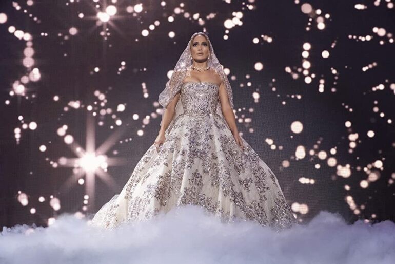 Jennifer Lopez usou um vestido de noiva de 43kg para o filme Casa Comigo?  - Vogue