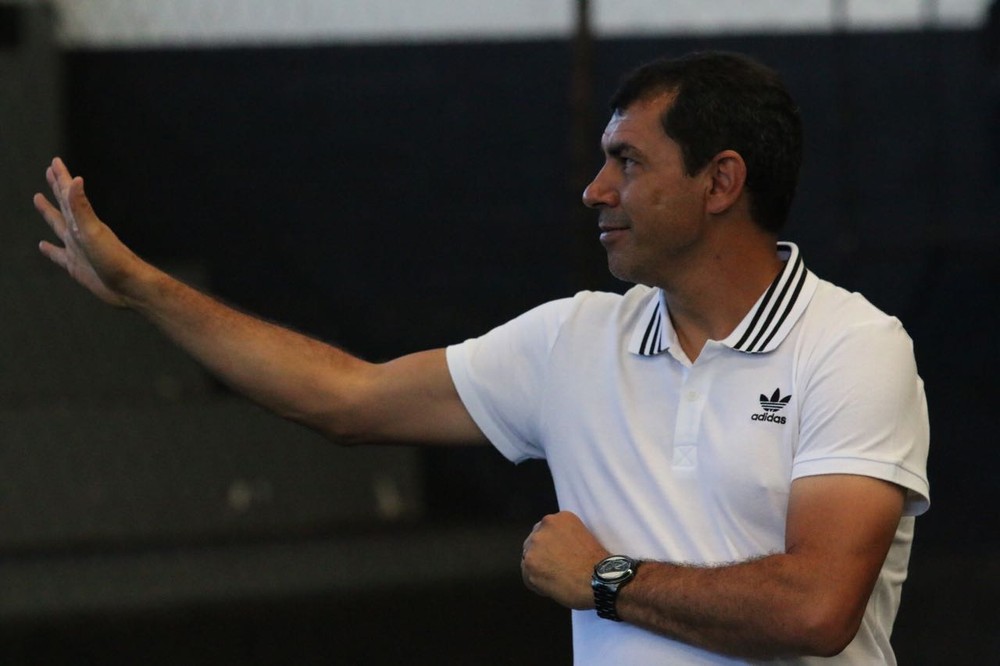 Confiante, Carille diz que Corinthians deve anunciar reforços nos próximos dias