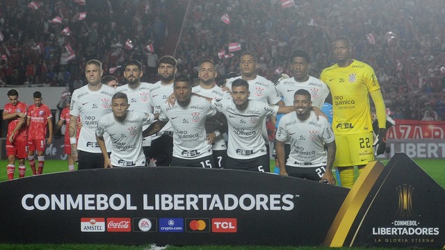 Time do Corinthians antes de jogo contra o Argentinos Juniors