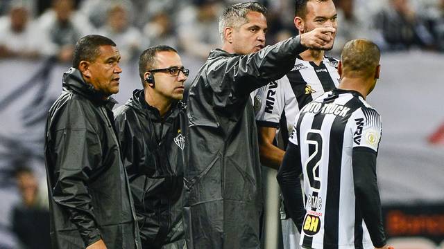 Rodrigo Santana orienta RÃ©ver e Patric