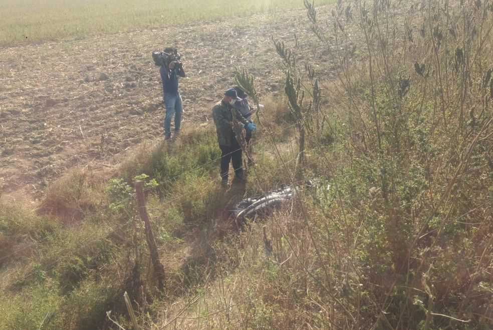 Instituto de Criminalista periciou os corpos encontrados em Anadia, AL — Foto: Douglas França/TV Gazeta