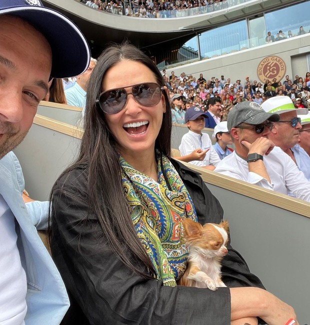Demi Moore, Pilaf e um amigo da atriz, Daniel Hamm, em Roland Garros (torneio de tênis( (Foto: Reprodução / Instagram)