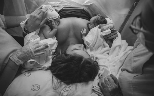 Isabella Scherer posta pela primeira vez foto com filhos gêmeos após nascimento