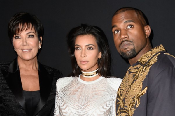 Kris Jenner, Kim Kardashiane  Kanye West (Foto: Getty Images)