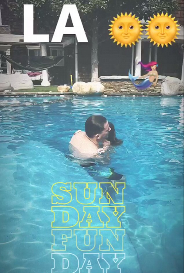 O ator Channing Tatum nadando com a filha na piscina (Foto: Instagram)