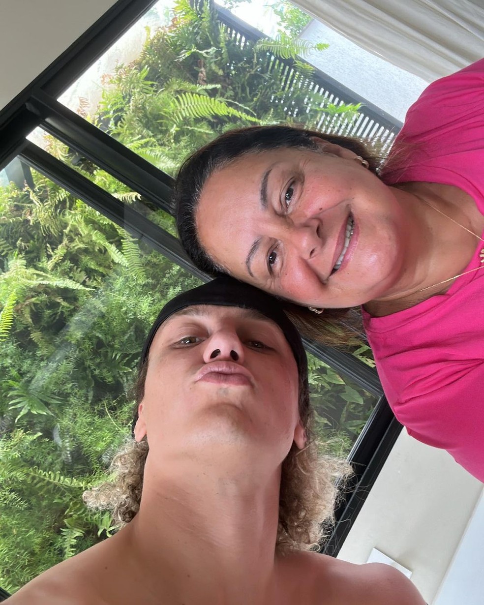David Luiz e a m&atilde;e, dona Regina, em publica&ccedil;&atilde;o de foto no Instagram &mdash; Foto: Reprodu&ccedil;&atilde;o