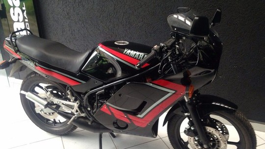 Moto clássica: encontramos uma Yamaha RD350, a sucessora da Viúva Negra
