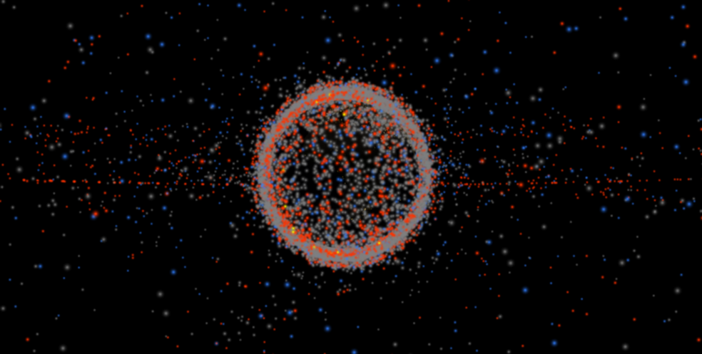 Os pontos em cinza representam o lixo espacial, enquanto os vermelhos e azuis sÃ£o satÃ©lites e foguetes, respectivamente (Foto: DivulgaÃ§Ã£o/Stuff in Space)
