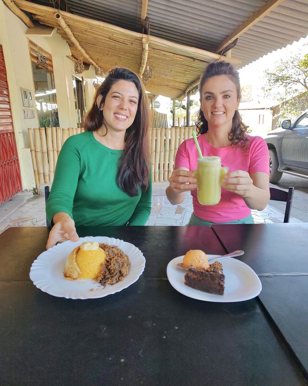 Michelly prova sabores do Cerrado  — Foto: Marie-Claire Devos 
