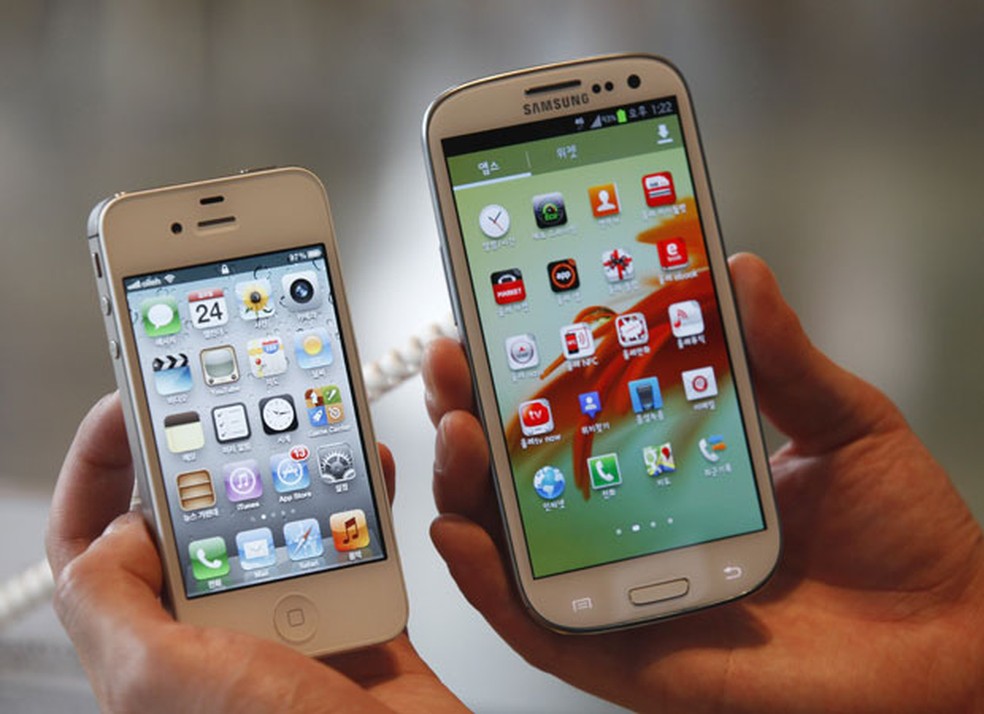 Apple e Samsung foram multadas por reduzir velocidade de celulares antigos na Itália — Foto: Lee Jae-Won/Reuters