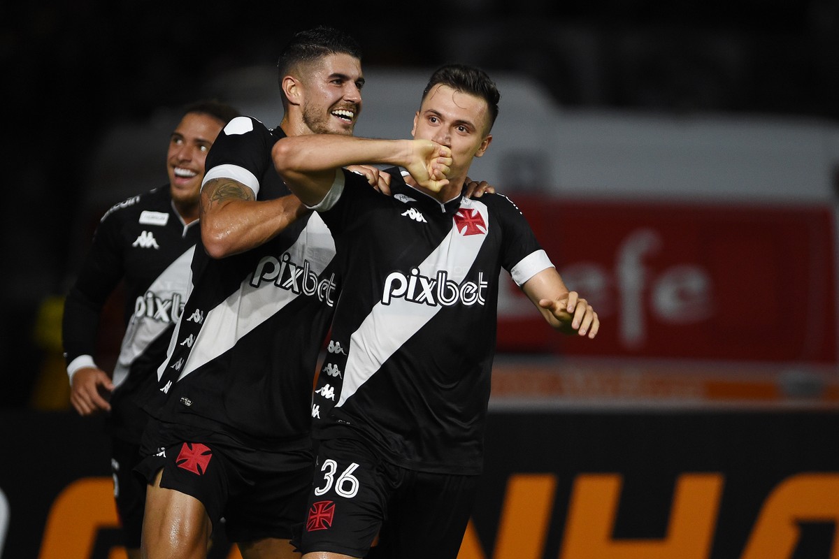 Atua&Atilde;&sect;&Atilde;&micro;es do Vasco: Pedro Raul, Pec, Jair e Piton comandam goleada | vasco |  ge