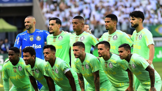 Jogadores do Palmeiras antes do jogo contra o Cuiabá
