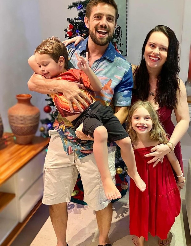 Rafael Cardoso, Mari Bridi e filhos (Foto: Instagram)