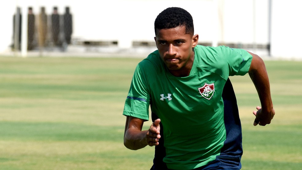 Jogadores do Fluminense treinam com novo uniforme; veja ...