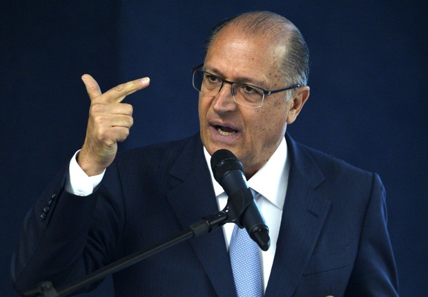 O governador de São Paulo, Geraldo Alckmin (PSDB), participa de audiência para discutir a dívida dos estados e a mudança na fórmula de cobrança de juros (Foto: José Cruz/Agência Brasil)