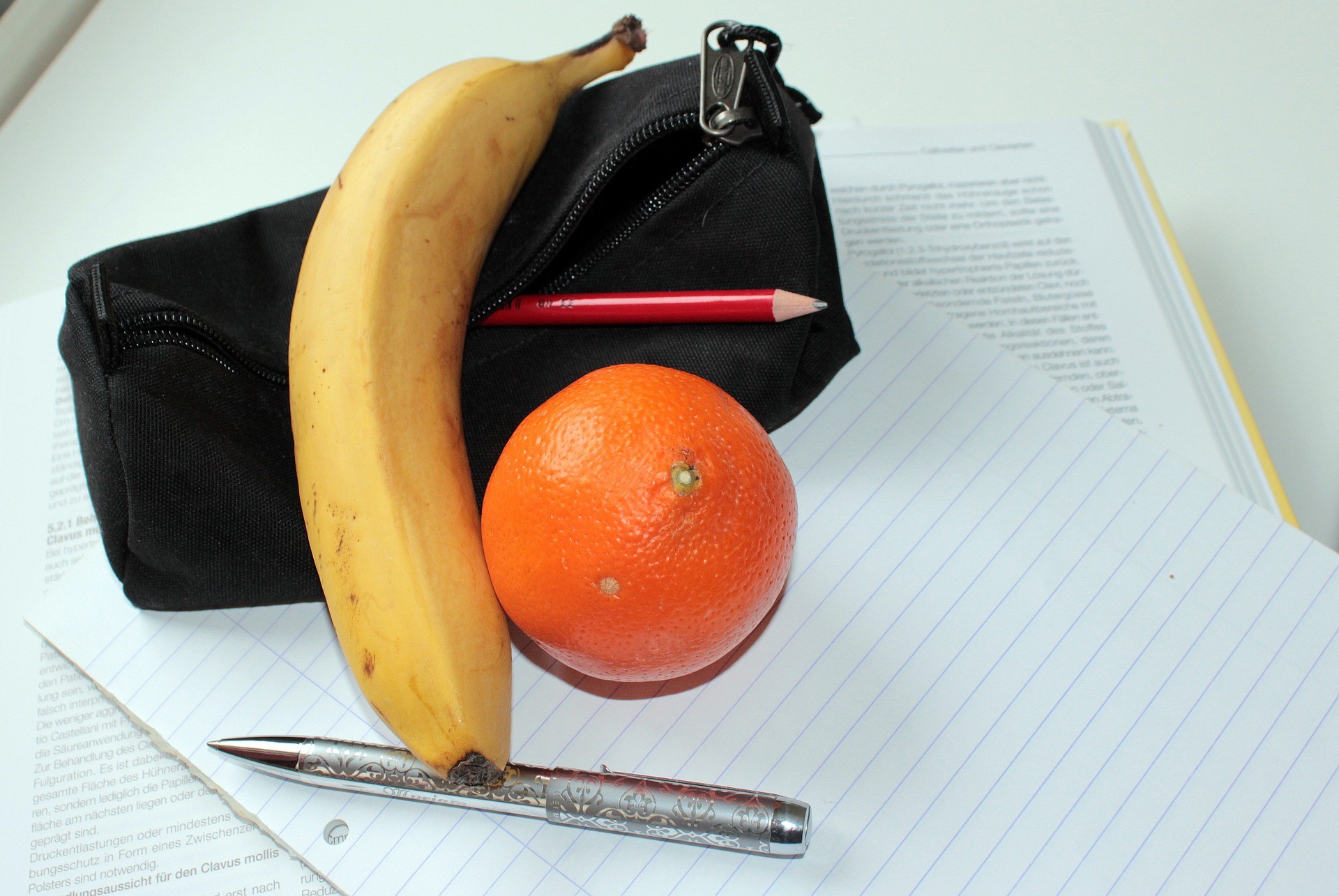 Optar por frutas e lanches mais leves é indicar em provas longas (Foto: Pixabay)