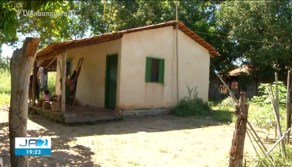 Casa onde mulher morreu em assentamento — Foto: Reprodução/TV Anhanguera