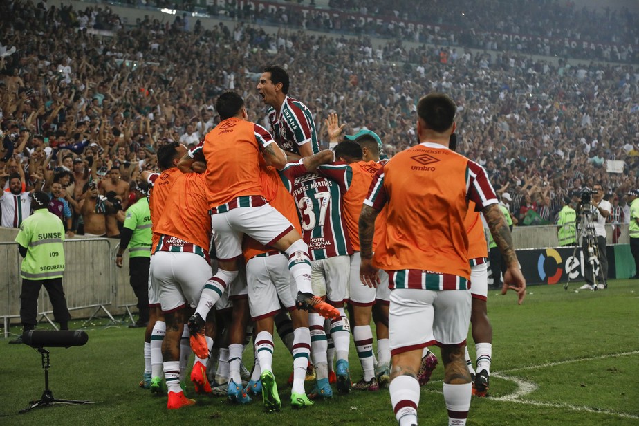 Fluminense comemora gol contra o Fortaleza.