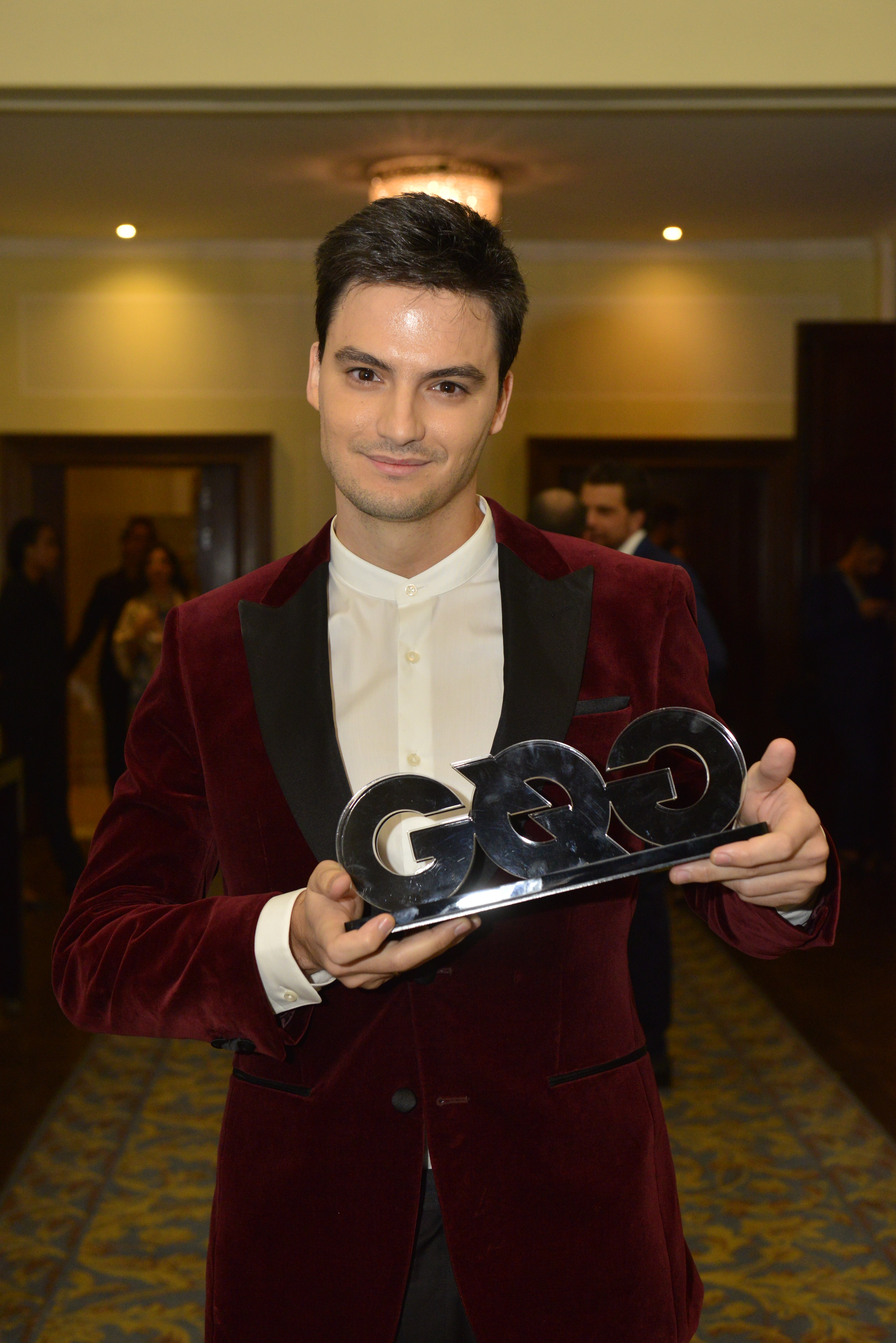 Felipe Neto no GQ Men of The Year 2019; o youtuber levou o prêmio na categoria personalidade digital (Foto: GQ)   A frase de  (Foto: GQ)